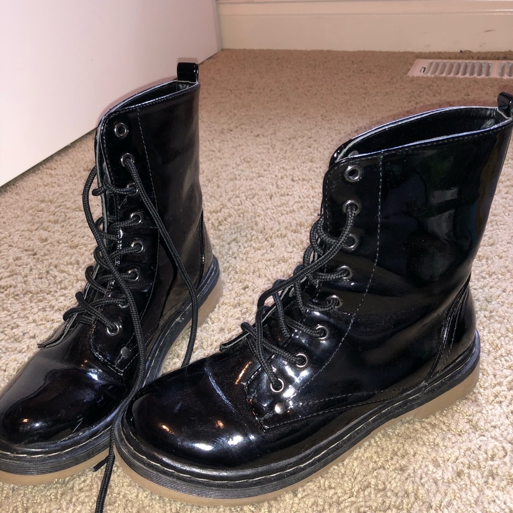 Combat shiny boots